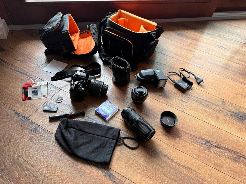 Aparat nikon d5000 + 3 obiektywy + 2 pokrowce + lampa błyskowa