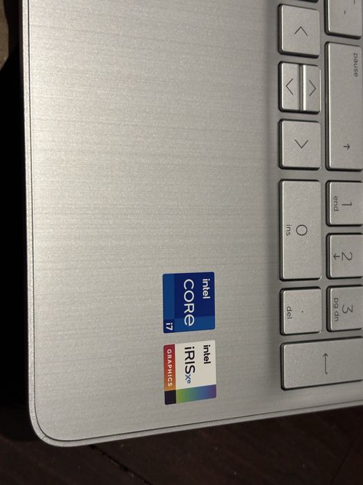 Portatil HP 17 SSD 1T 16GB RAM NOVO