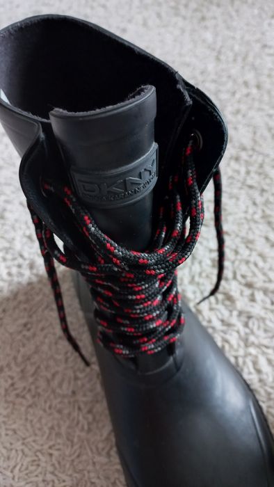 Kalosze DKNY na niepogodę