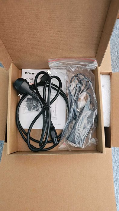 Qnap TR-002 Caixa Discos446772350686996482