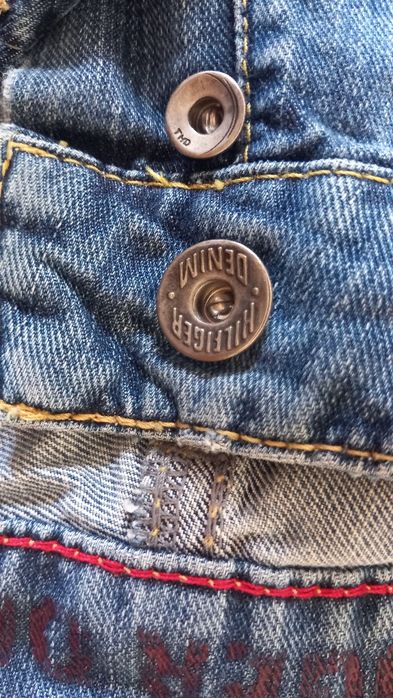 Hilfiger Denim r L dół nogawek lekko poszarpany