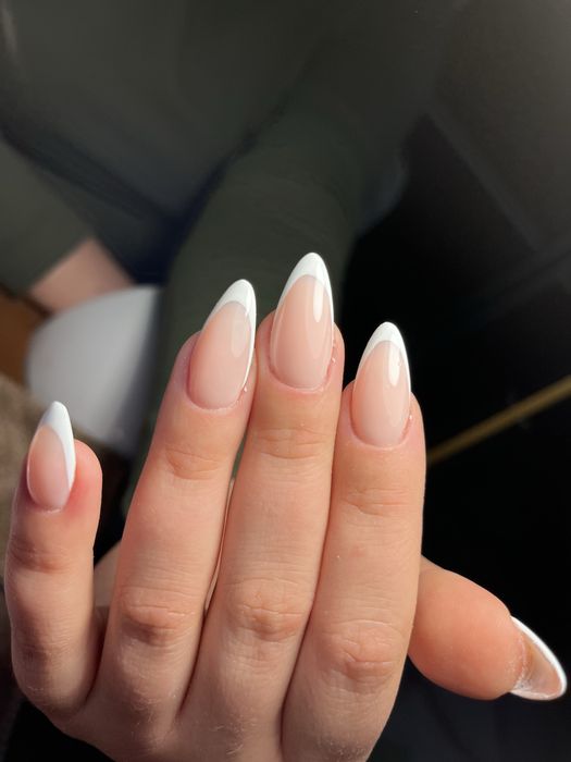 Манікюр/педикюр/нарощення