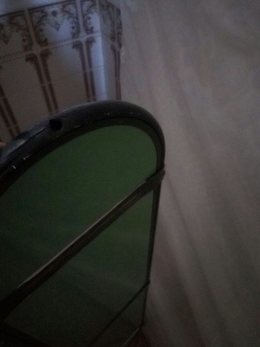 Espelho antigo vintage parede ou chão. Estilo vintage