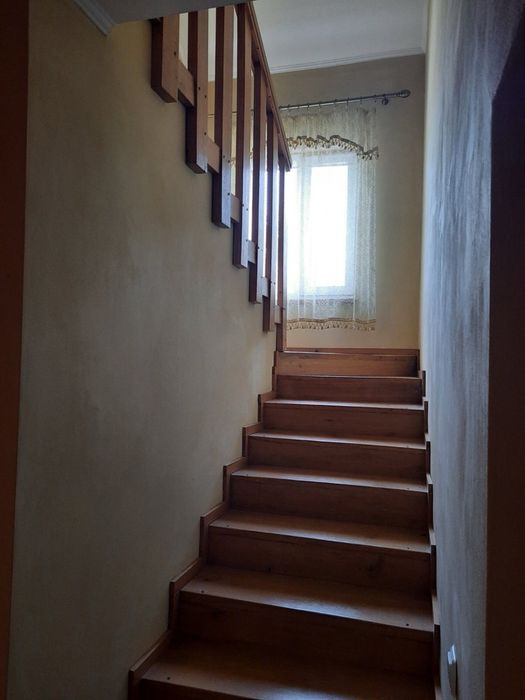 Продається просторий будинок з прибудовон(окремий вхід)