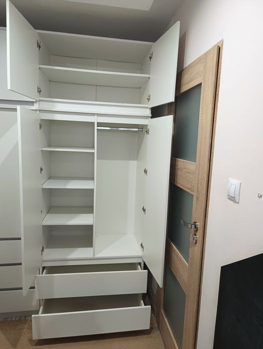 Szafa biała z nadstawką z szufladami