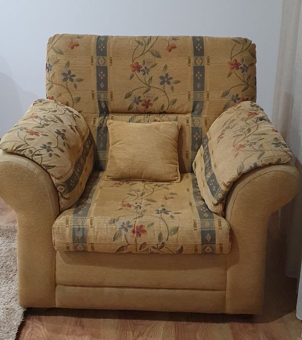 Sofás (1 de 3 lugares e 2 individuais)