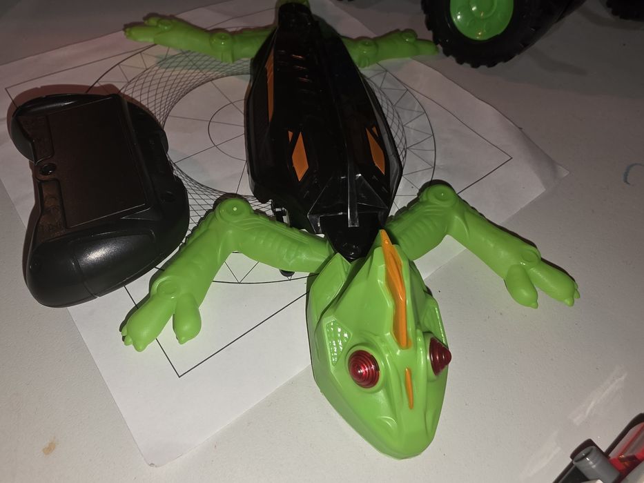 Робот  ящерица гекон