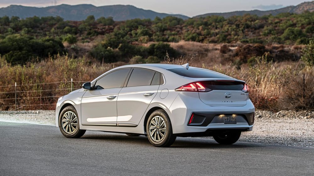 Оренда авто, довгострокова. Електричка, електромобіль. Hyundai Ioniq