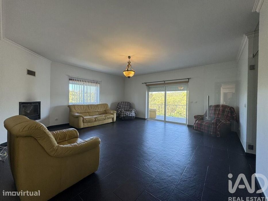 Moradia isolada T4 em Serra e Junceira de 204,5 m2