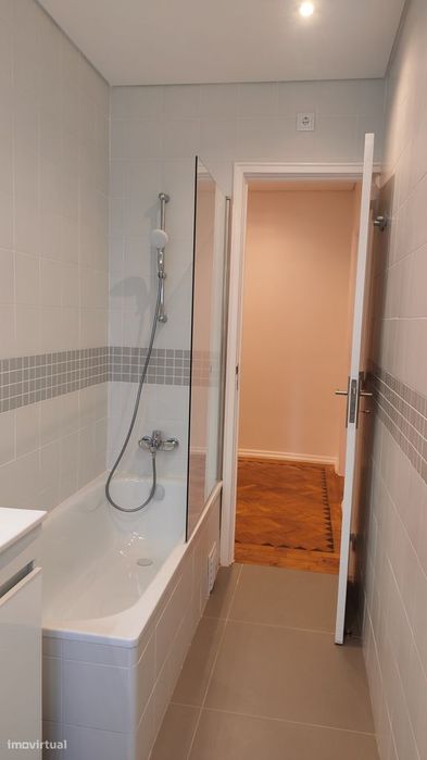 CAMPOLIDE - T3 Renovado com varanda e 2 casa de banho