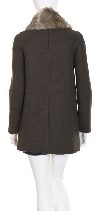 BASIC dwurzędowy ciemnozielony płaszcz damski z futrzanym kołnierzem S