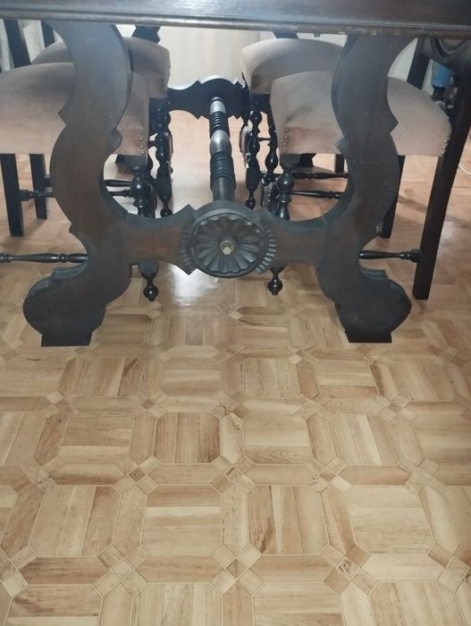 Mesa de madeira maciça antiga -Sala de Jantar