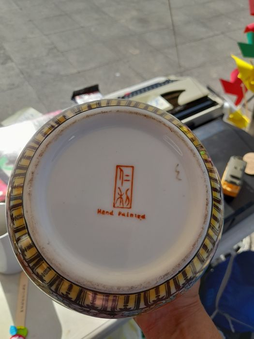 Jarro de porcelana pintado à mão