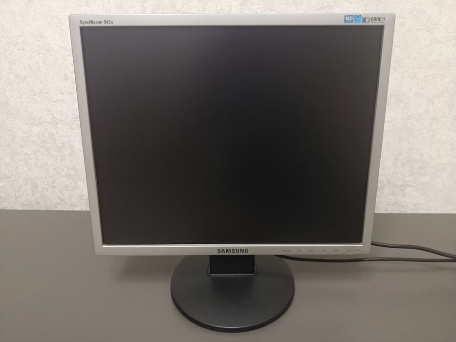 Монитор Samsung SyncMaster 943N