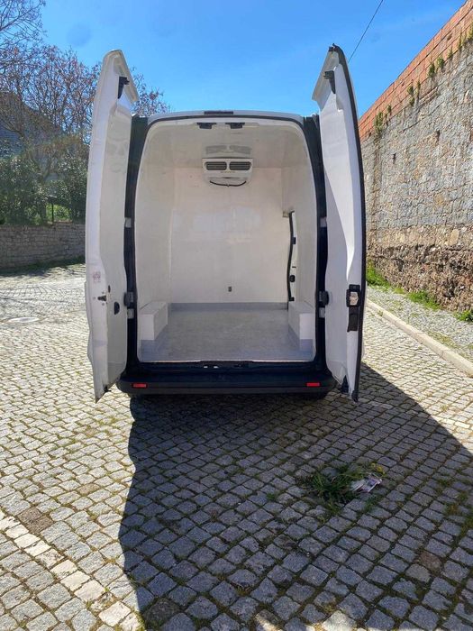 RENAULT TRAFIC 2.0 Cc com isolamento térmico e equipamento frio