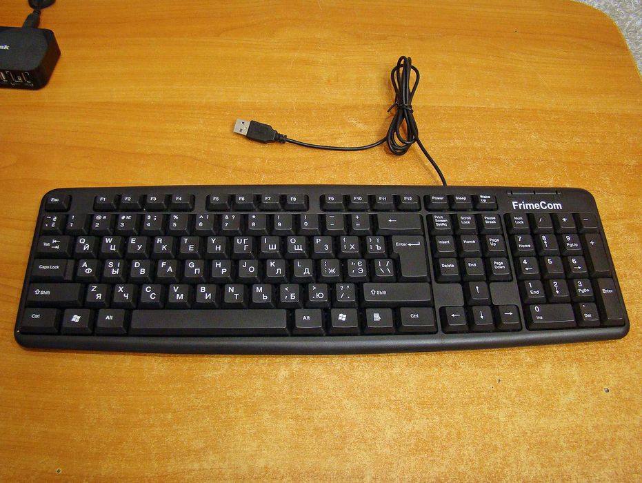 Продам компьютерную клавиатуру