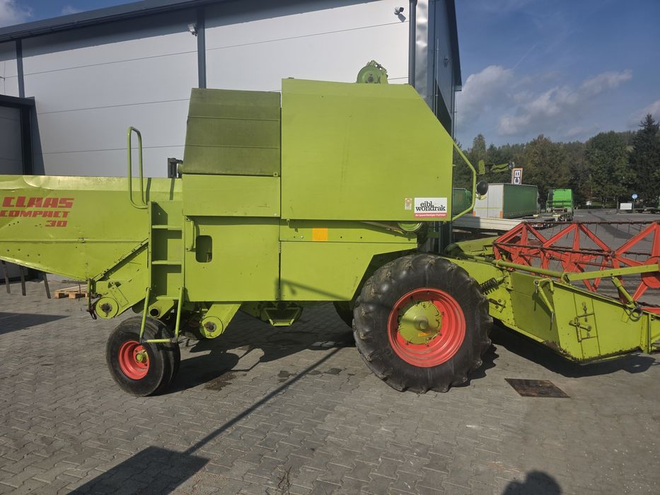 Kombajn zbożowy Claas Compact 30