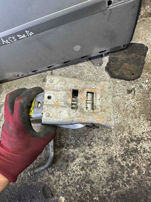 Домкрат балконный ключ для колес Ауди а6с5