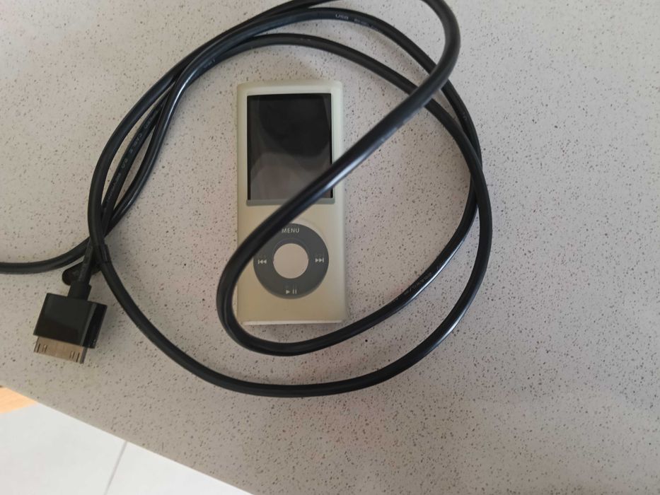 IPod com carregador bateria ótima e com capa