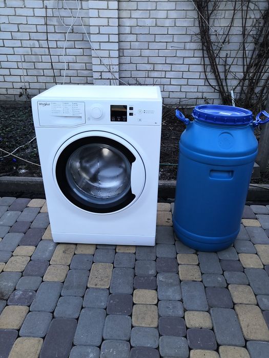 Пральна машина з баком