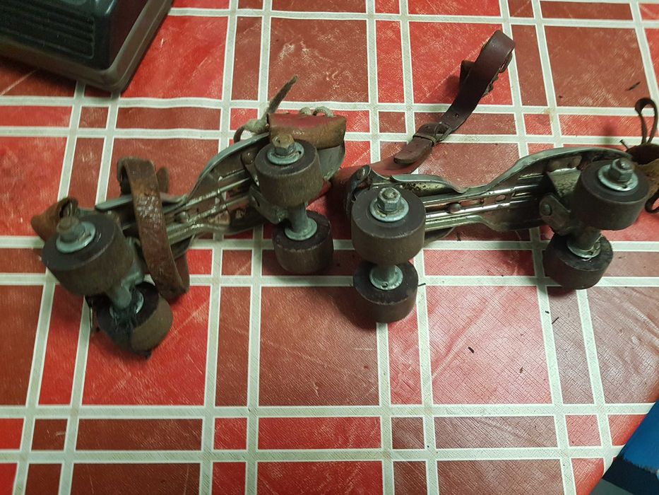 Par de patins antigos hóquei