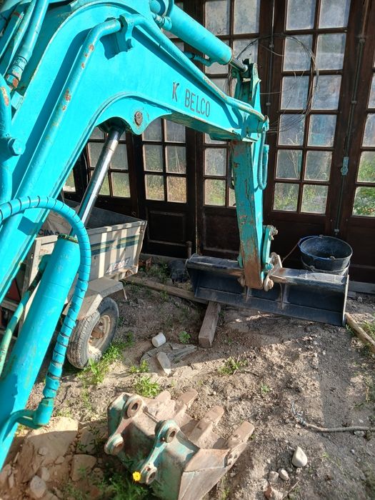 Mini giratória kobelco 2t
