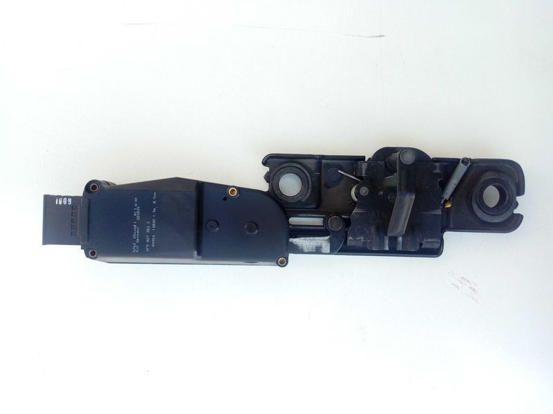 Дотяжка доводчик замок крышки багажника 4F9 827 383 A E Skoda Superb 2