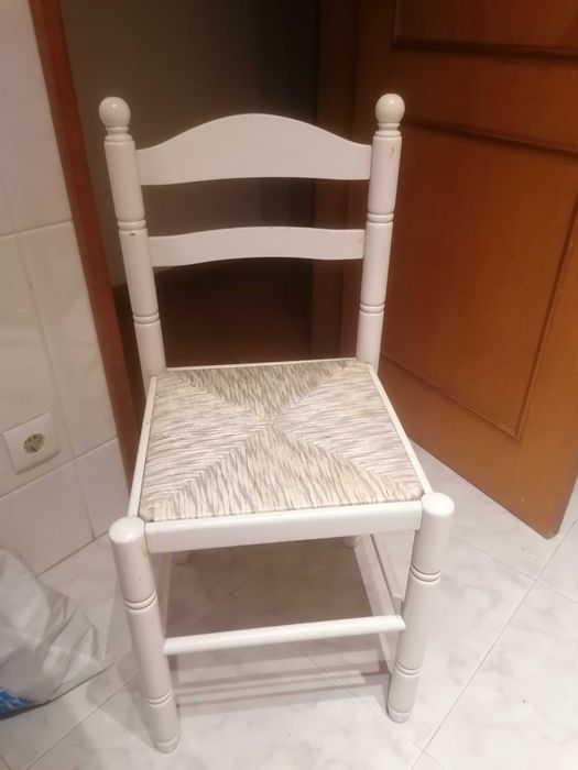 Mesa extensível com três cadeiras