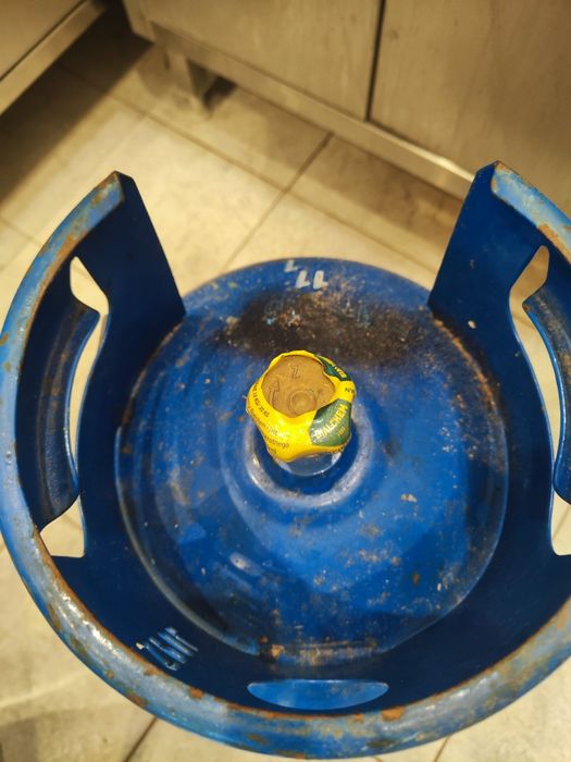 Butla gazowa pełna butanu