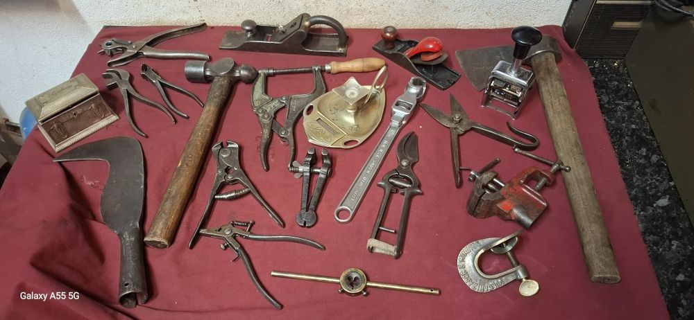 várias ferramentas antigas ( veja a descrição)