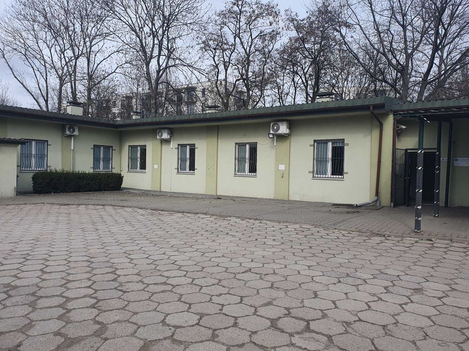 Lokal na biura / handel / hurtownię 370m2 - dobra lokalizacja -parking