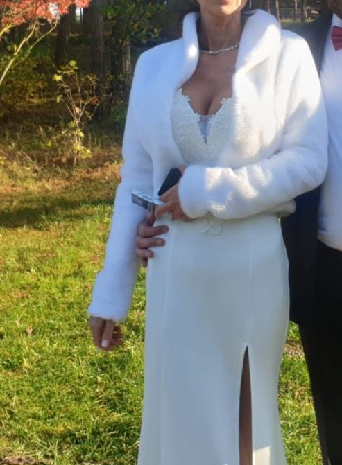 Bolerko ślubne śnieżnobiałe.