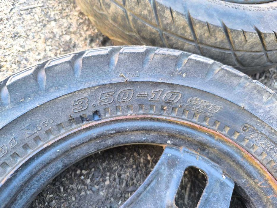 Продам шини на скутер сузукі 3.50-10