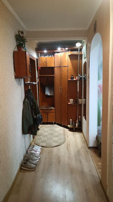 Продам квартиру  на масиві Леваневського (П-т Незалежності)