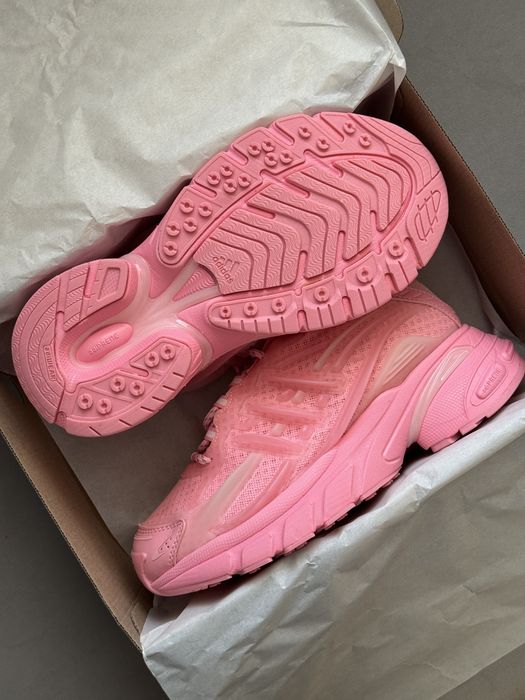 ТОП Жіночі кросівки Pharrell's Adidas Jellyfish Pink Moon рожеві