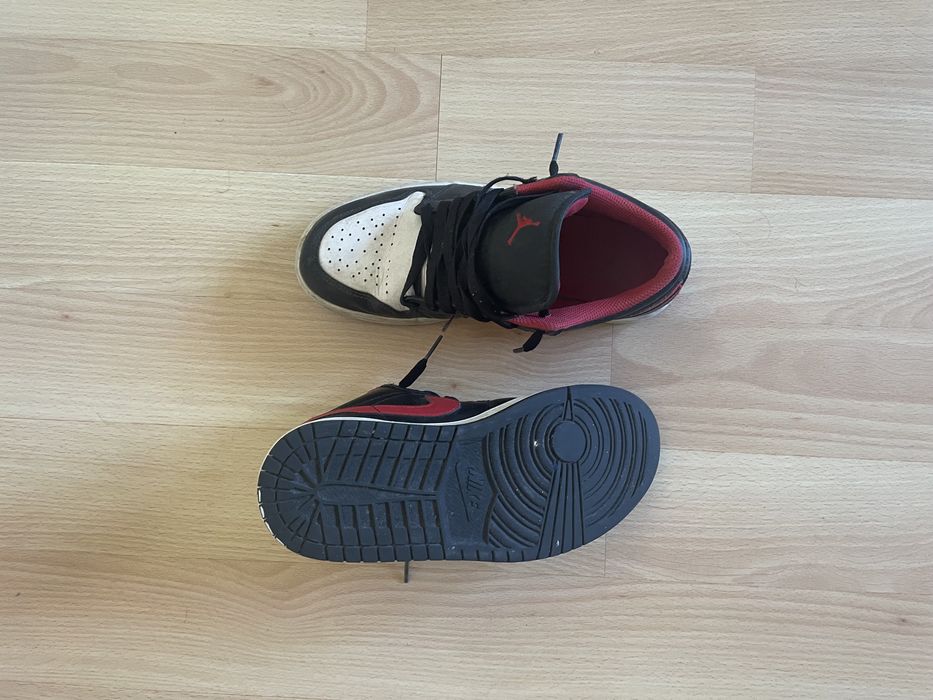 jordan low red white e black