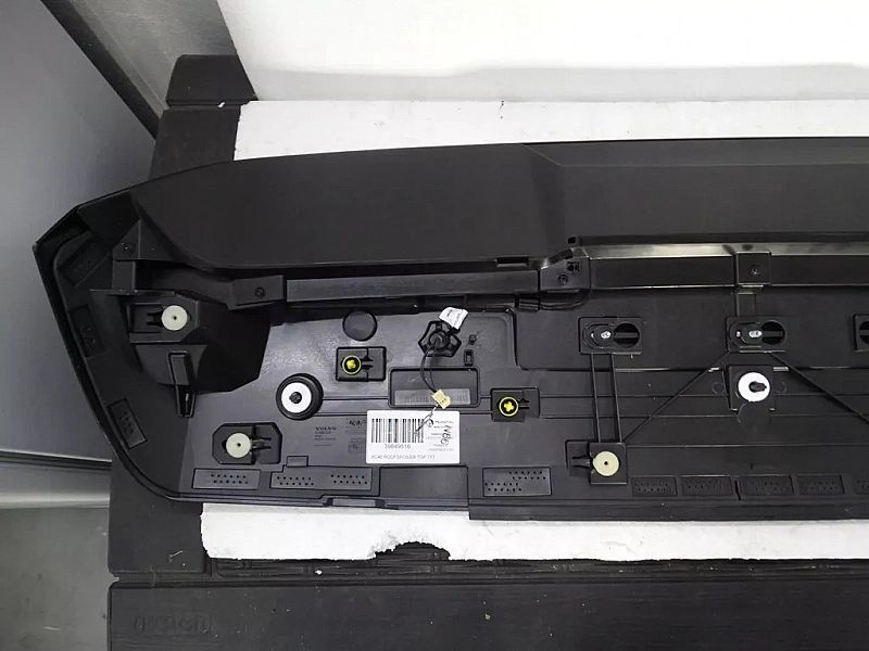 Spoiler lotka klapy światło stop Volvo XC40
