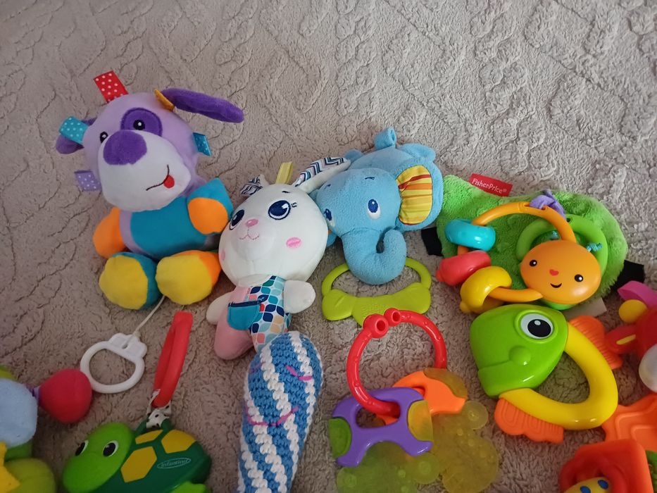 Іграшки для немовлят. Брязкальця