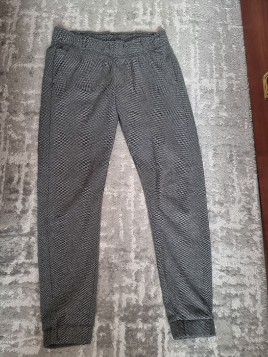 Spodnie dresowe Cropp xs