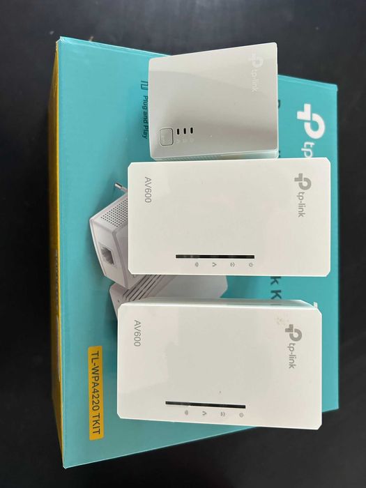 TP-LINK Powerline Wi-Fi 3 Pack - TL-WPA4220 TKIT