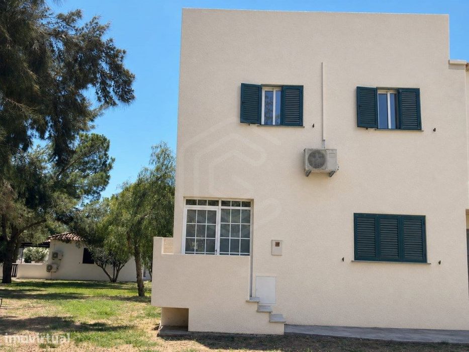 Moradia T2 inserida em Aldeamento turístico em Cabanas de Tavira, A...