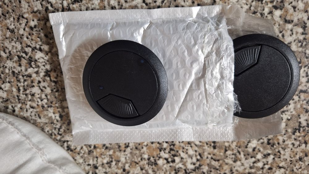 2 passa fios / cabos preto

Cor preto

Emcaixe 50mm diametro