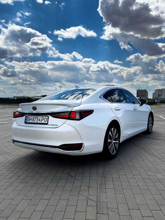 Lexus ES 2021 300h e-CVT
