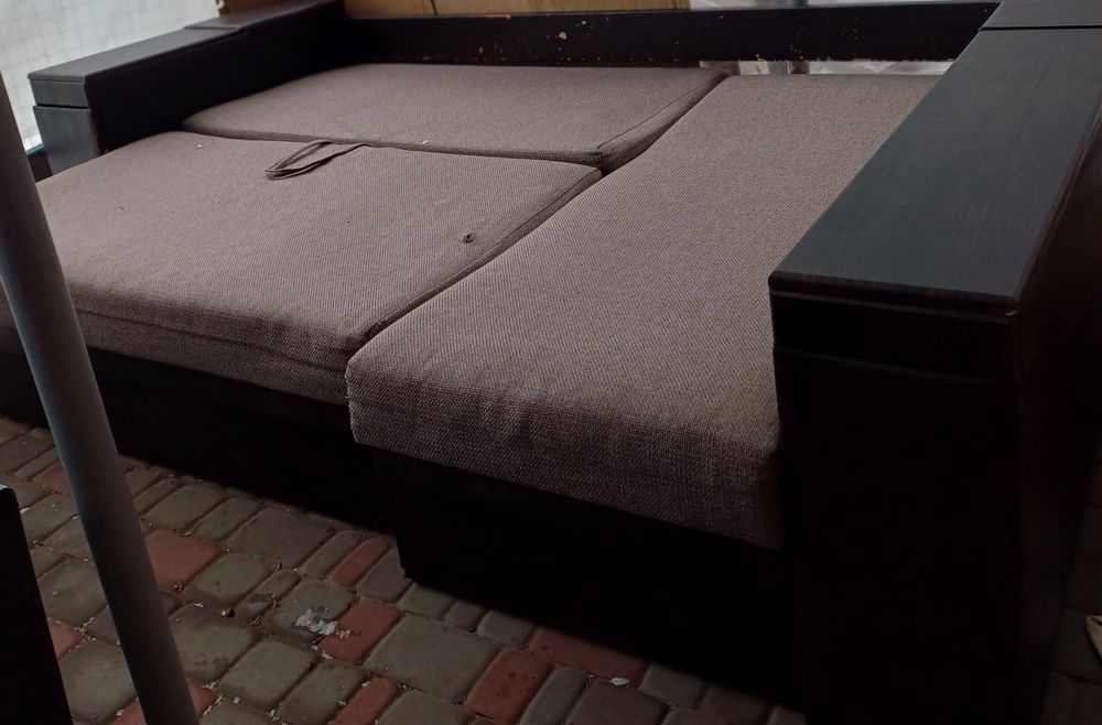 Продам диван угловой.