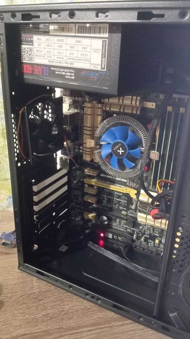 Настільний компьютер. Готовий до роботи.