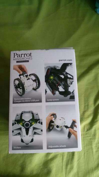 Drone (mini) parrot jumping sumo