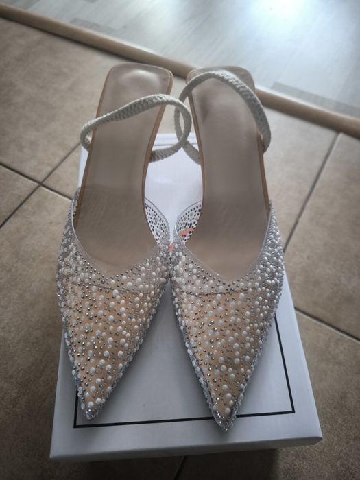 Piękne buty na lekkim obcasie Shein 38
