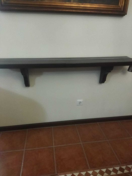 Prateleira em madeira maciça