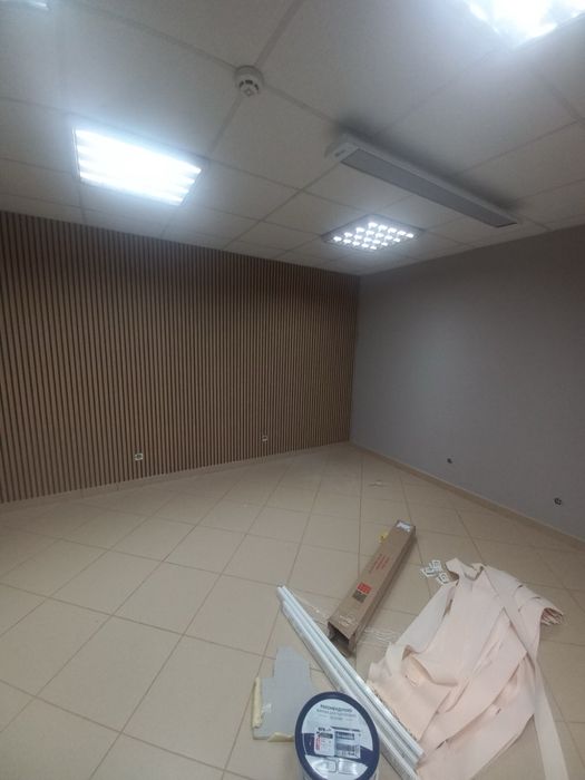 Здається просторе приміщення в центрі міста