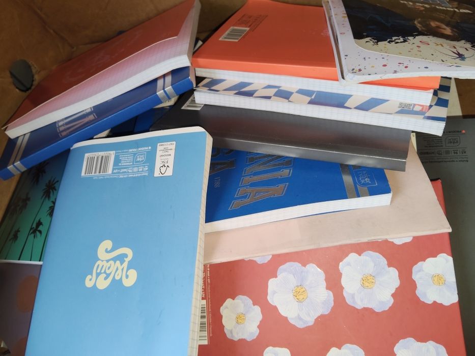 Zeszyty  notesy karton mix